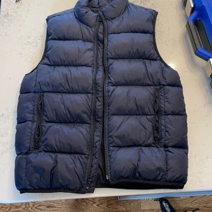 Boys XXL puffer vest Like brand new Gap Navy